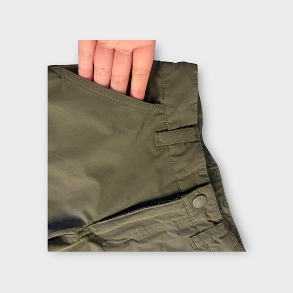 The North Face Forest Green Shorts - Picture 3 of 4